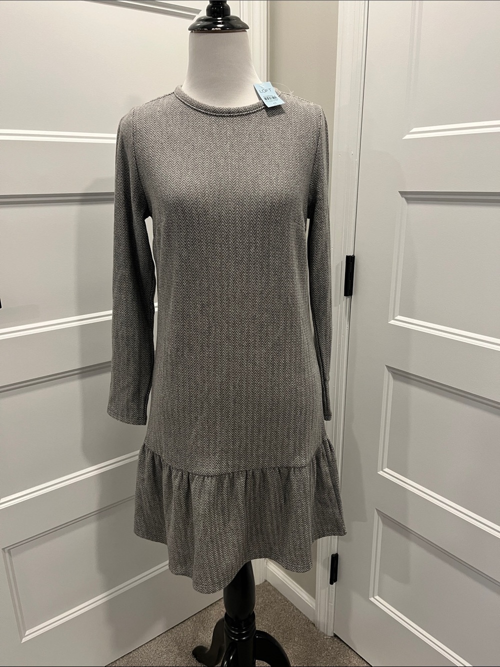 NWT size xs petite Loft Women’s Gray Herringbone Knit Long-Sleeve Sweater Dress